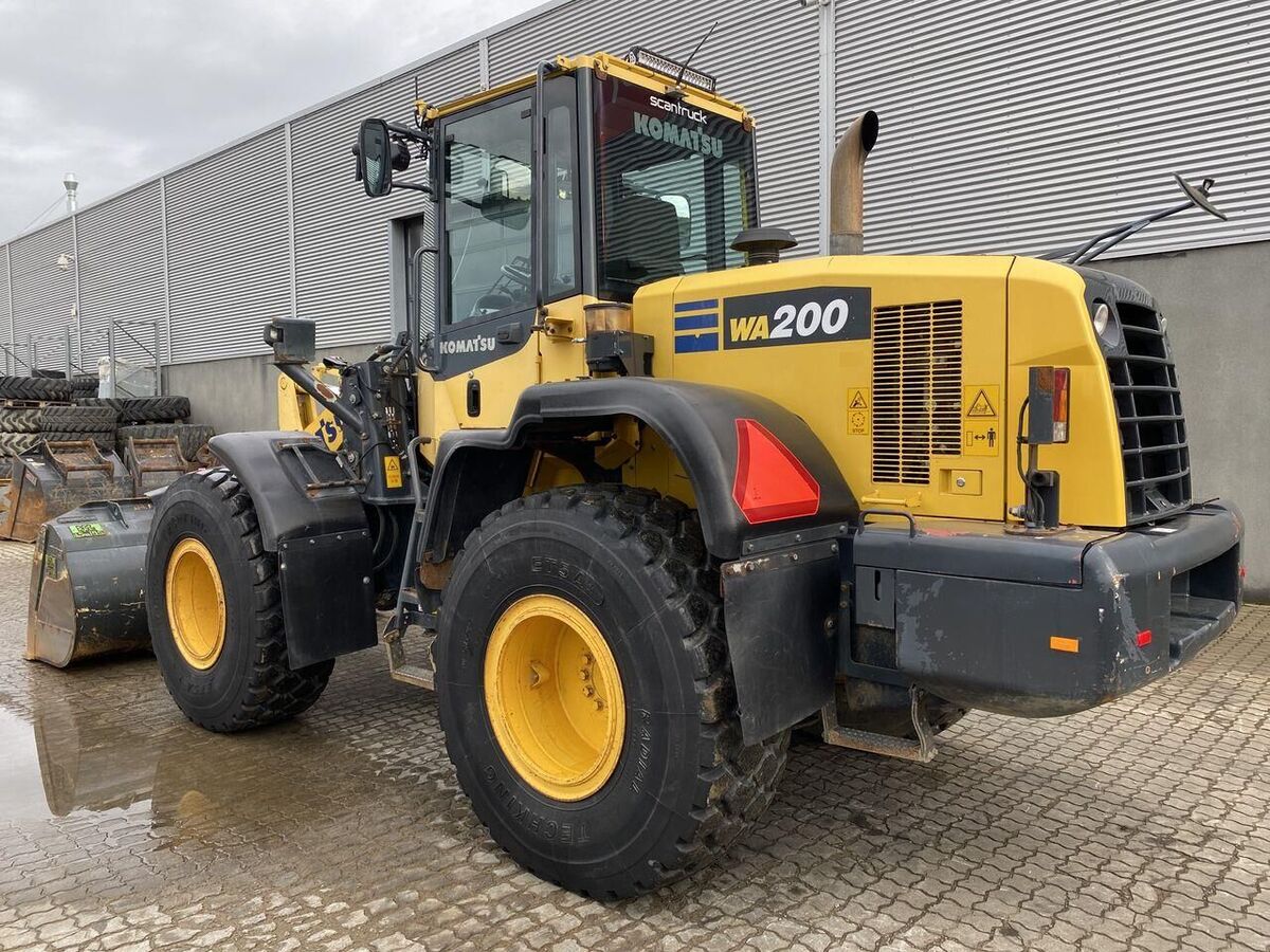 Komatsu WA200-7 2