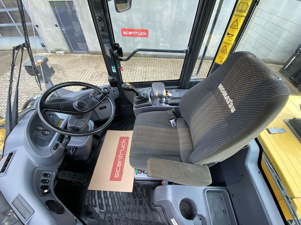Komatsu WA200-7 3