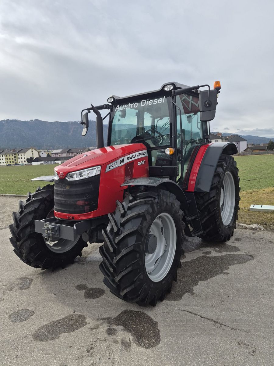 Massey Ferguson MF 5711 M 2