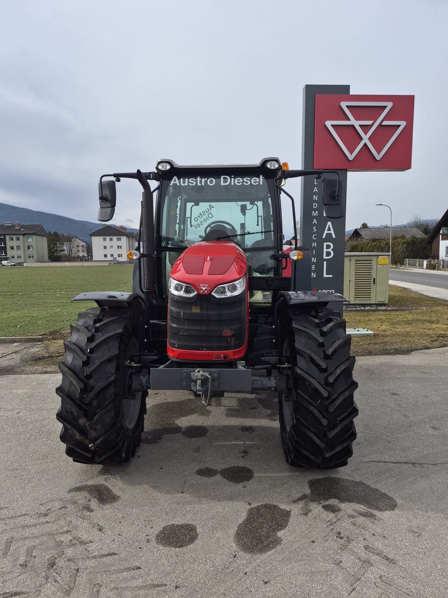 Massey Ferguson MF 5711 M 3