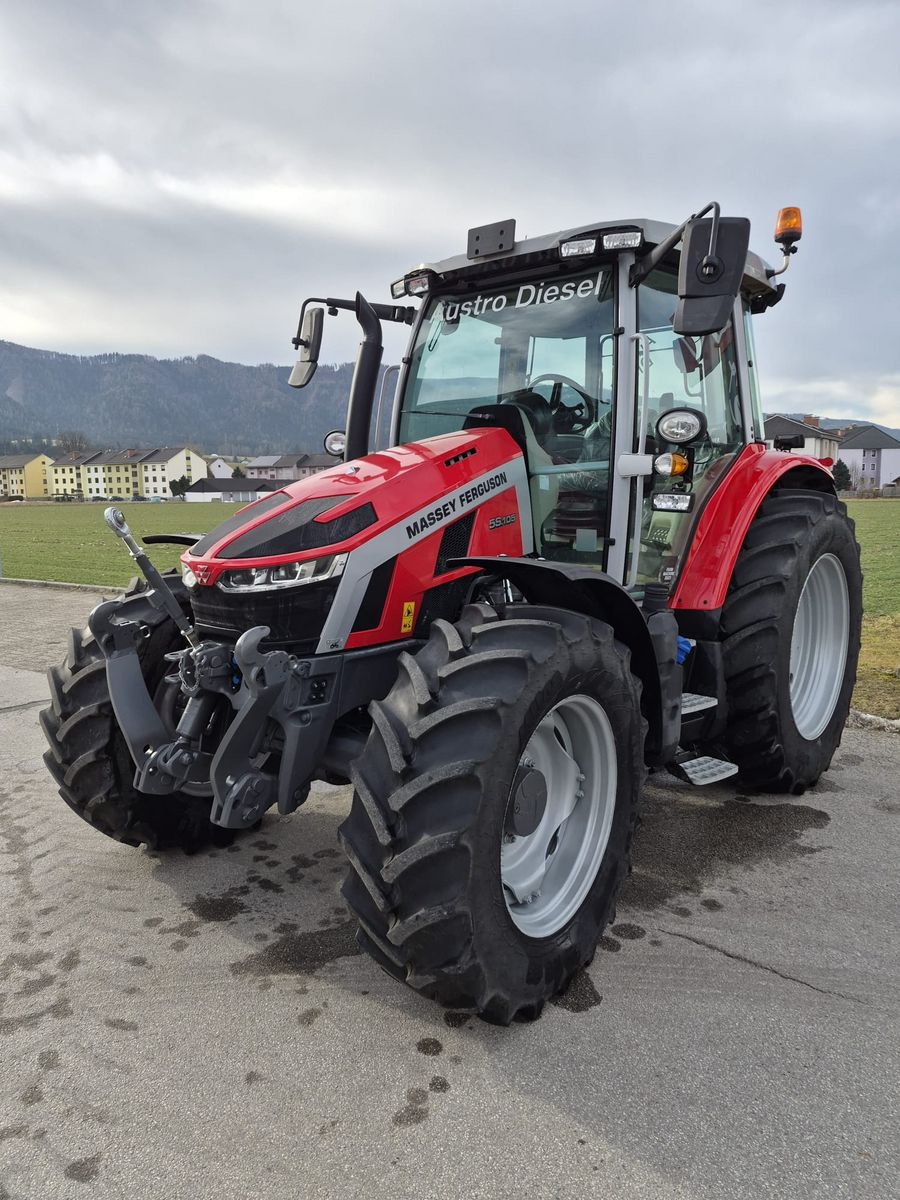 Massey Ferguson MF 5S.105 Dyna-4 Efficient 3