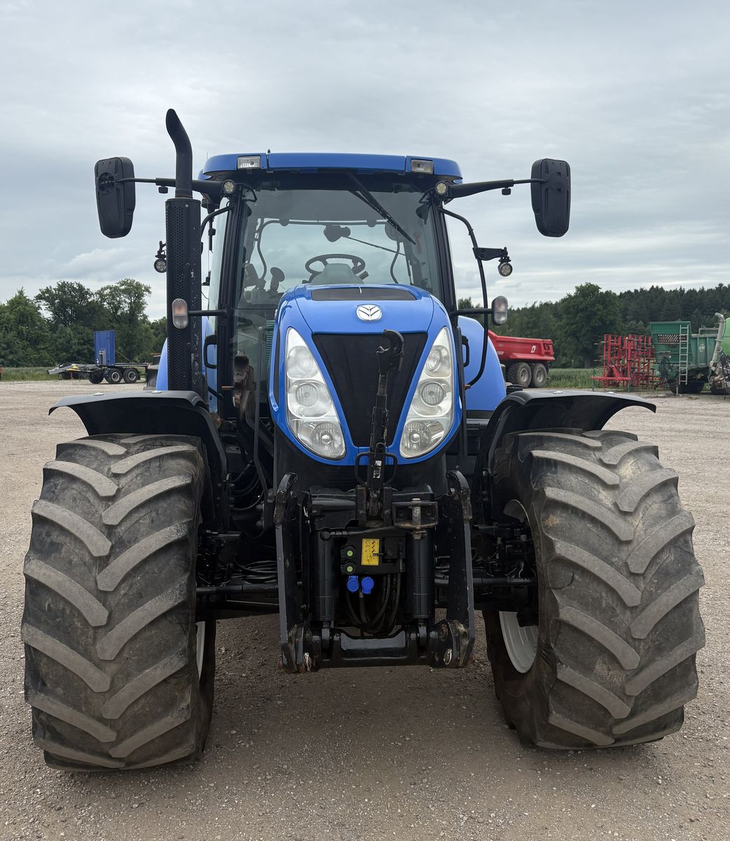 New Holland T7040 Auto Command 2