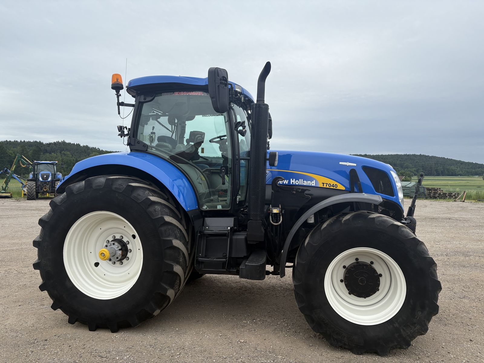 New Holland T7040 Auto Command 3