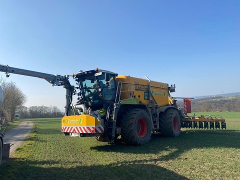 Sonstige XERION 4000 ST mit Zunhammer Gülleaufbau