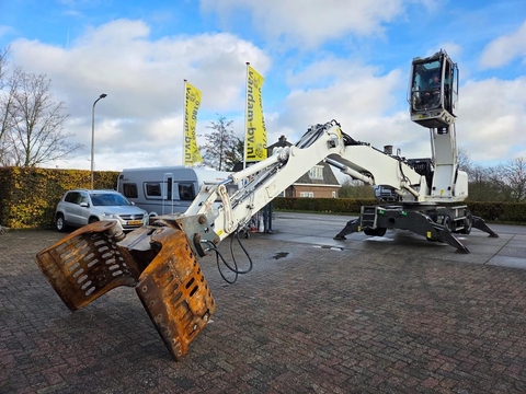 Sennebogen 821 overslagkraan met roterende sorteergrijper