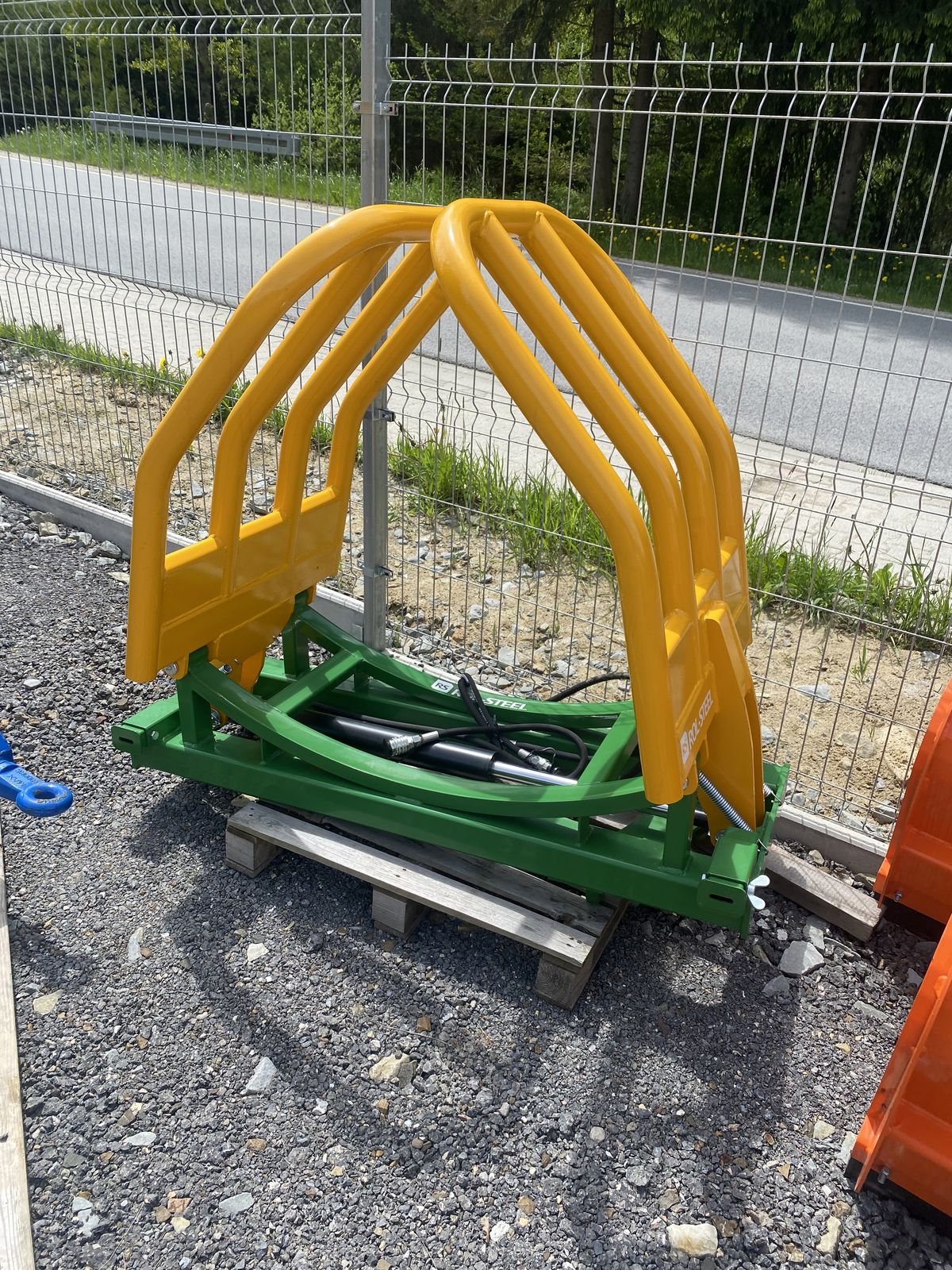 Ballenzange POL 2m EURO Rundballengreifer 1