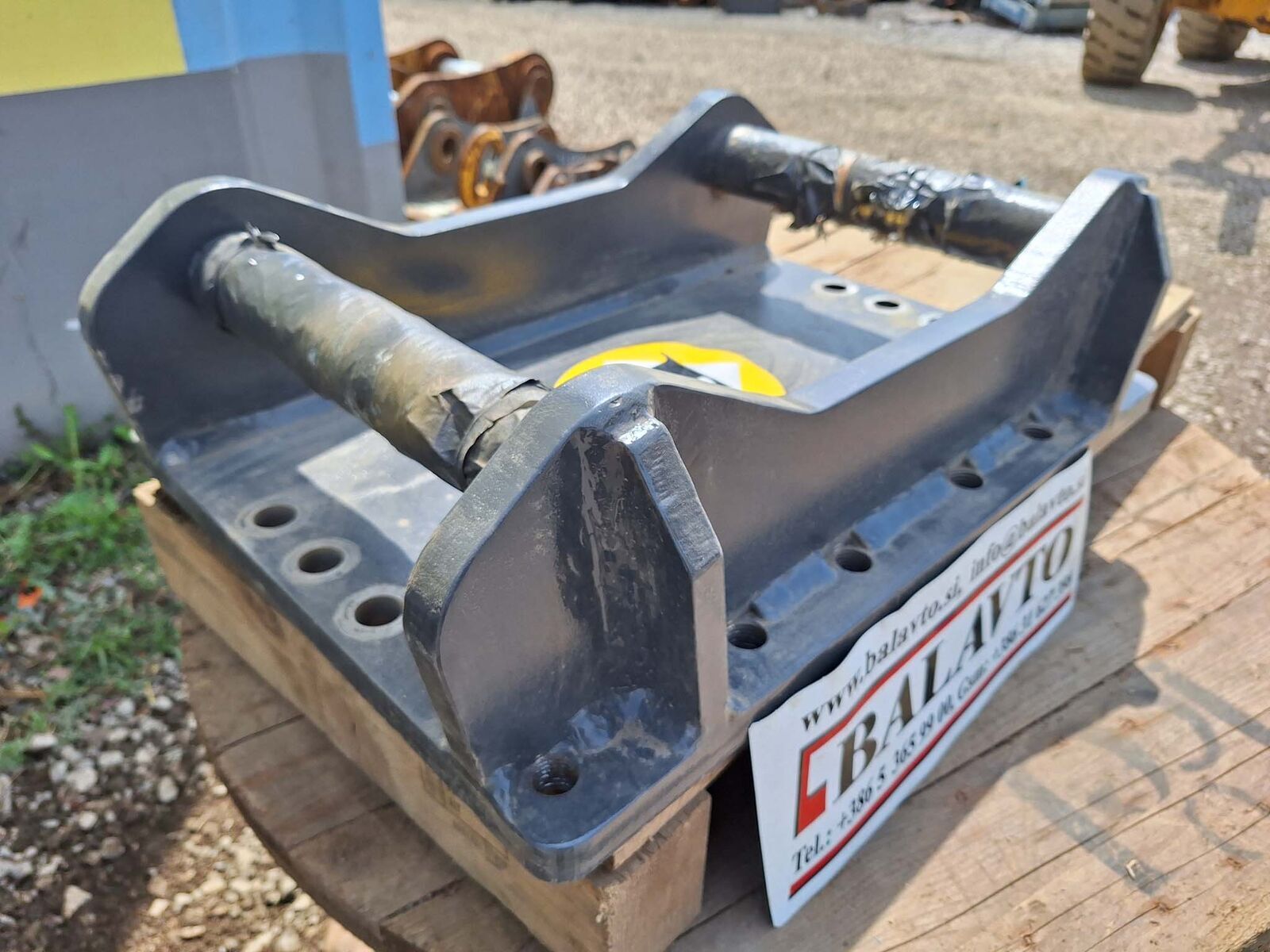 Breaker BAT140 attachment plate S60 2