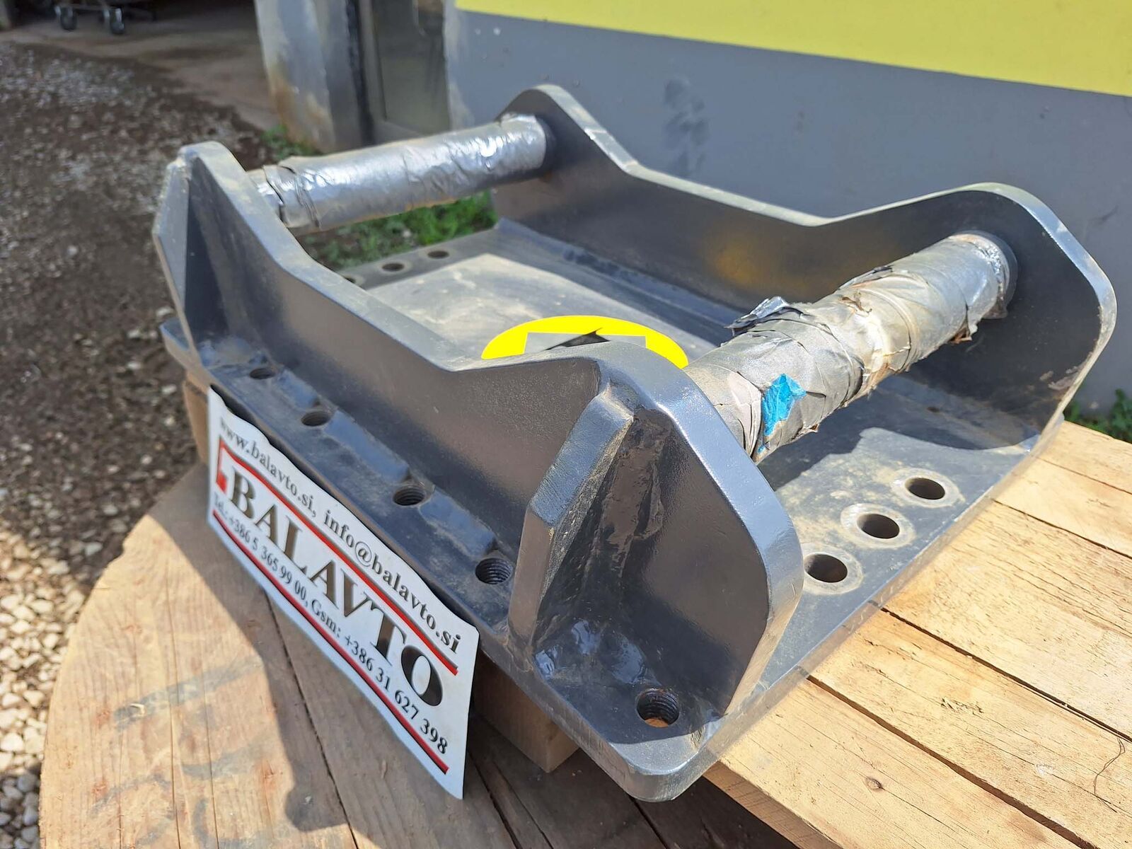 Breaker BAT140 attachment plate S60 3