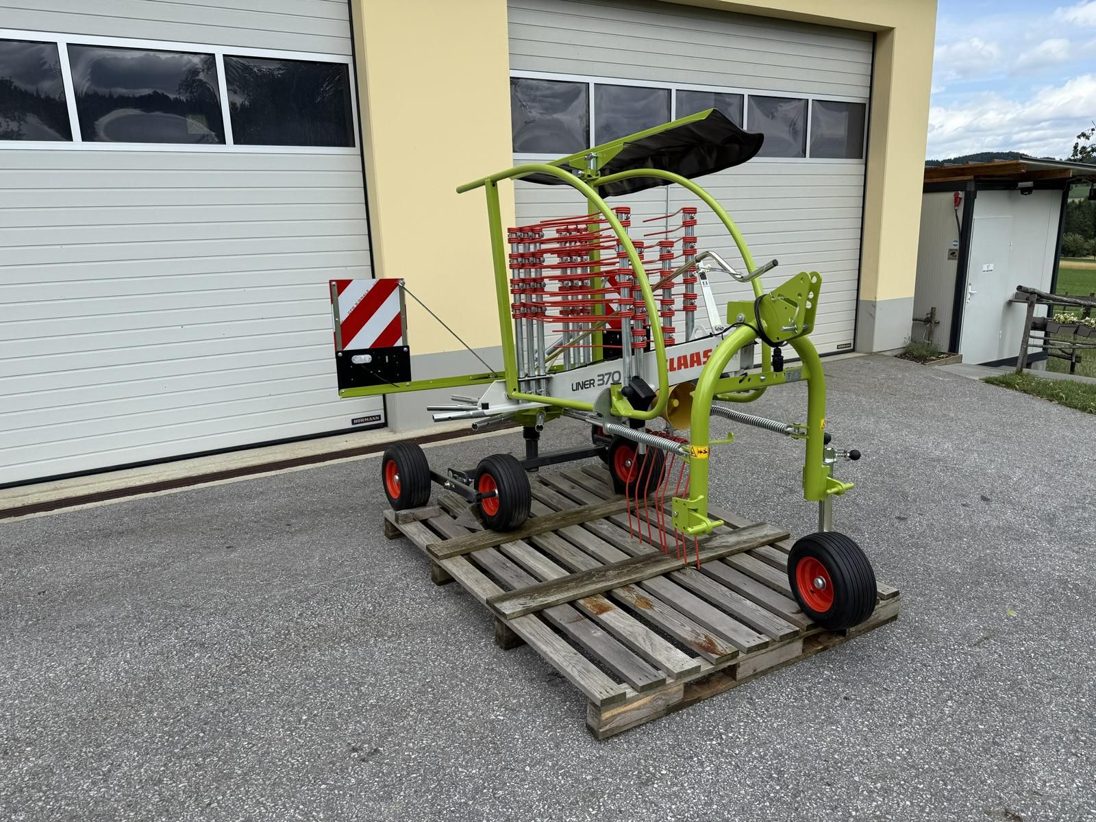 Claas Schwader LINER 370 Tandem 1