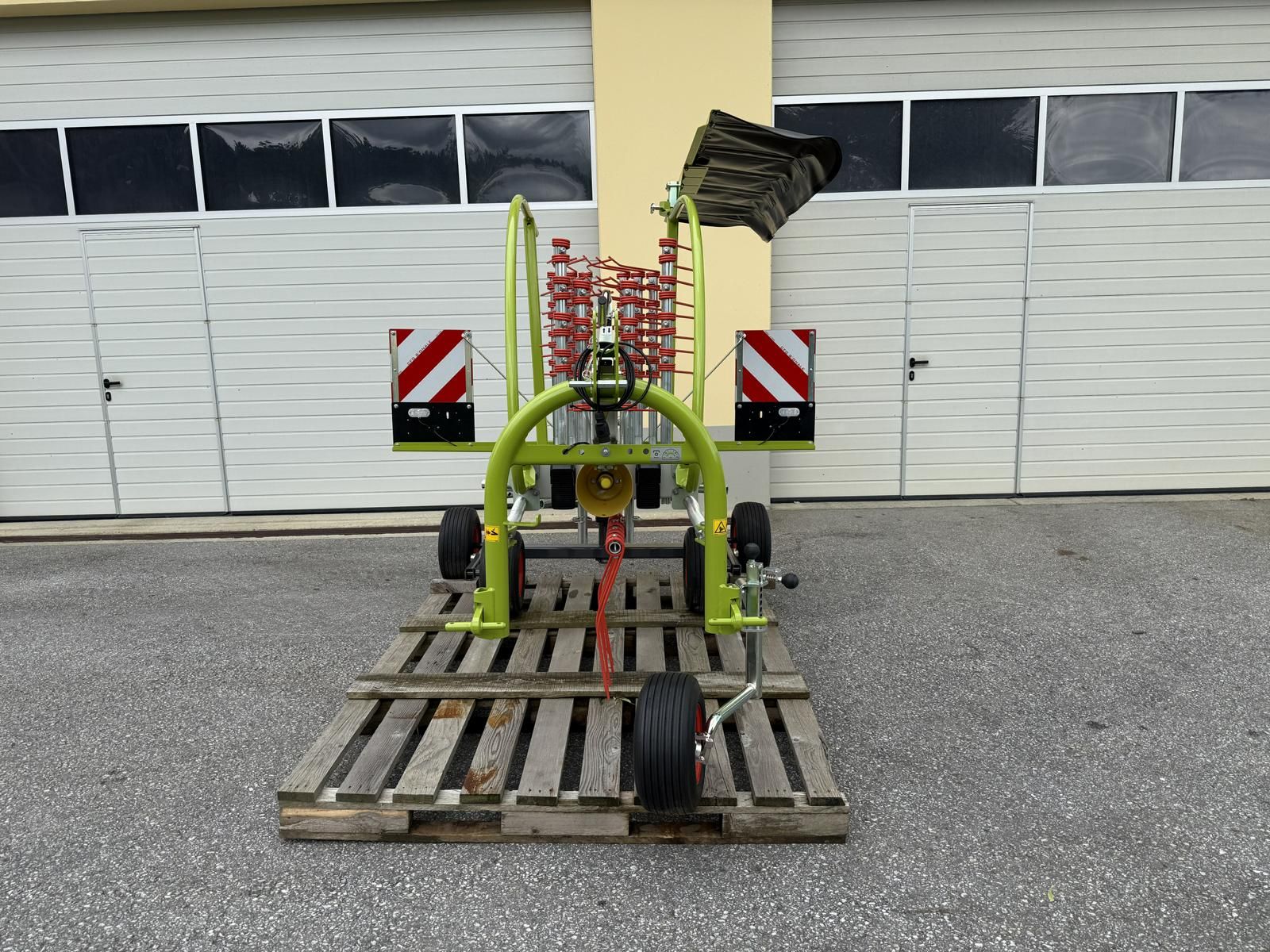 Claas Schwader LINER 370 Tandem 3