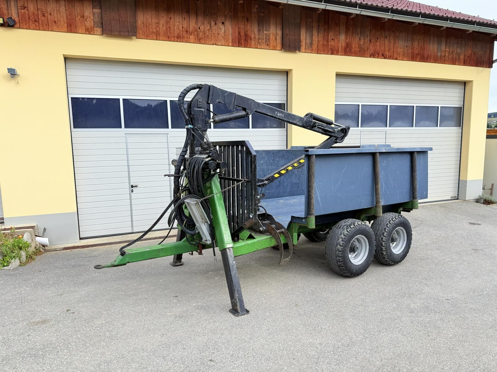 Farma Forstanhänger T9 mit Kran 951 Rückewagen 1