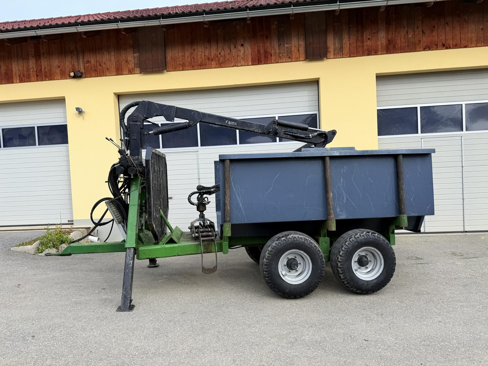 Farma Forstanhänger T9 mit Kran 951 Rückewagen 2
