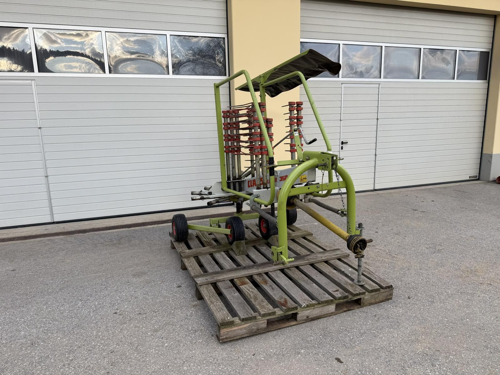 Claas Liner 350 S Schwader  3