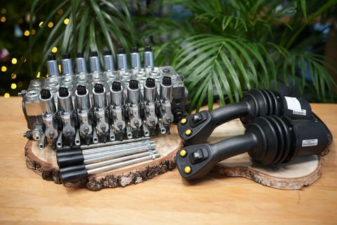 BMF Walvoil DPX 100 mit JP Joysticks