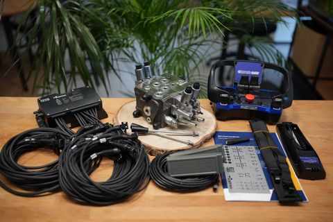 Cranab Walvoil DPX100 2 Sektionen + Scanreco Mini G2B
