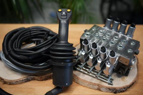 Kesla Walvoil DPX 100 4 Abschnitte + Joystick JP