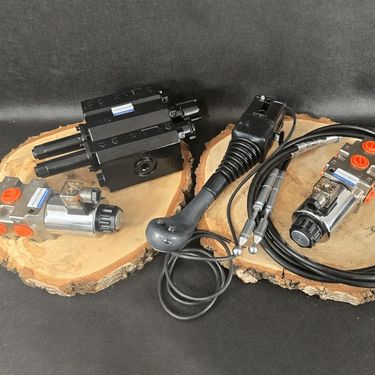 Pozostałe Frontladerventil mit Load Sensing LS-Ventil