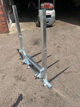 Ballenspieß 4 Zinken teleskopierbar verzinkt 2