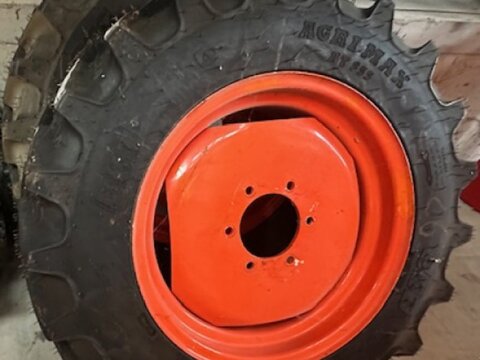Kubota Räder 7.50R18 // 210/95R18