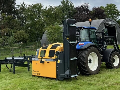 Uniforest Titan 43/20J CD mit 2 m Zuführtisch