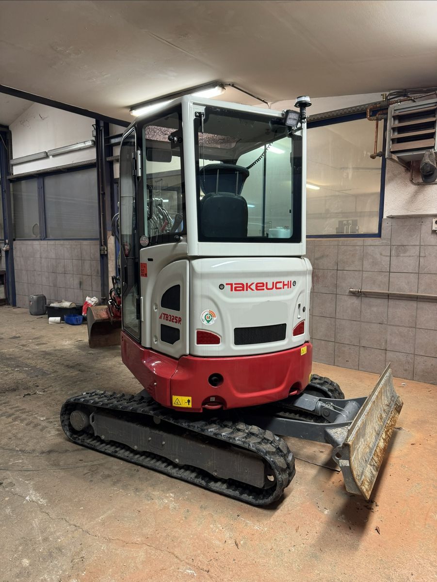 Takeuchi TB325r 2