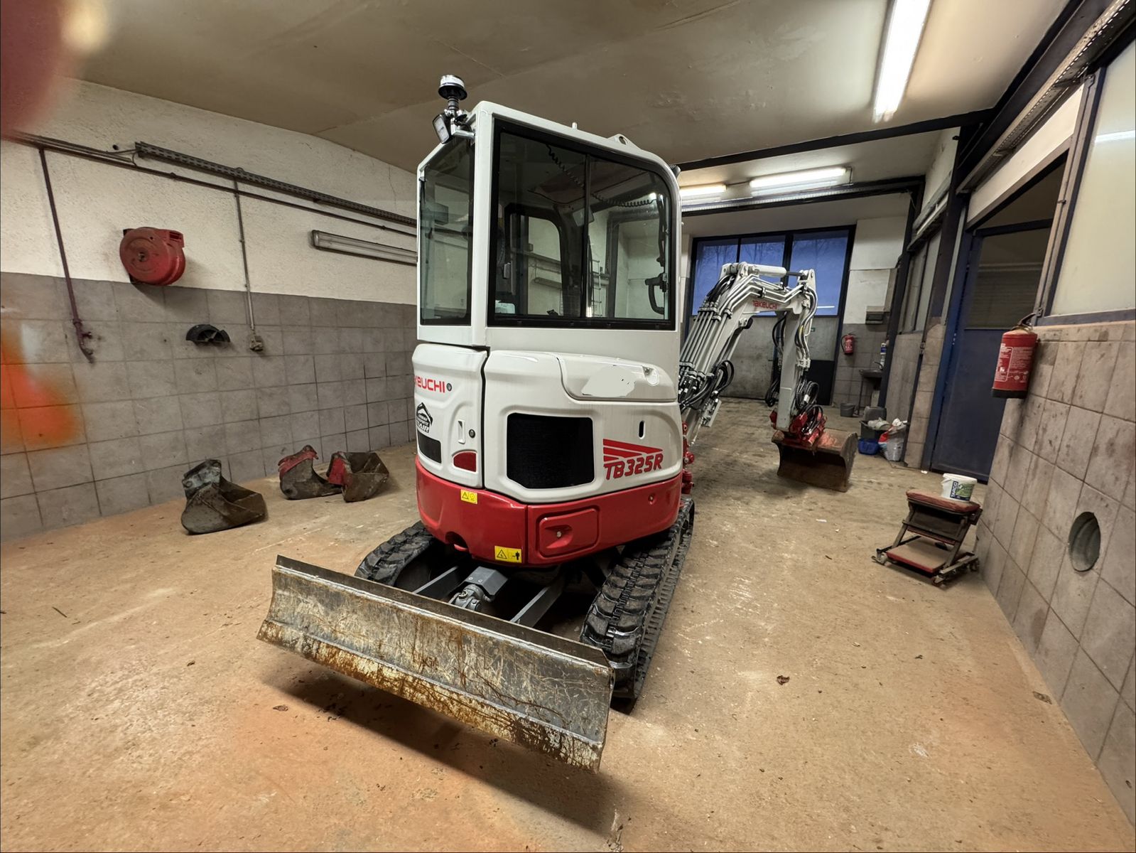Takeuchi TB325r 3
