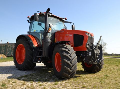 Kubota M6142