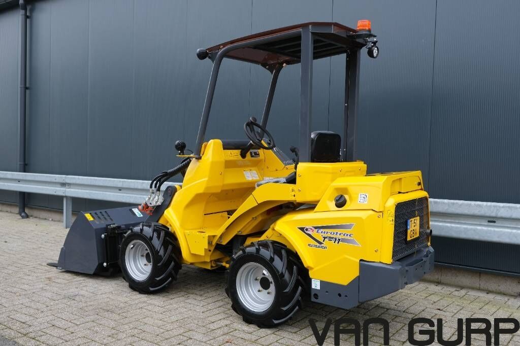 Eurotrac T11 v.g.l. Avant 635 3