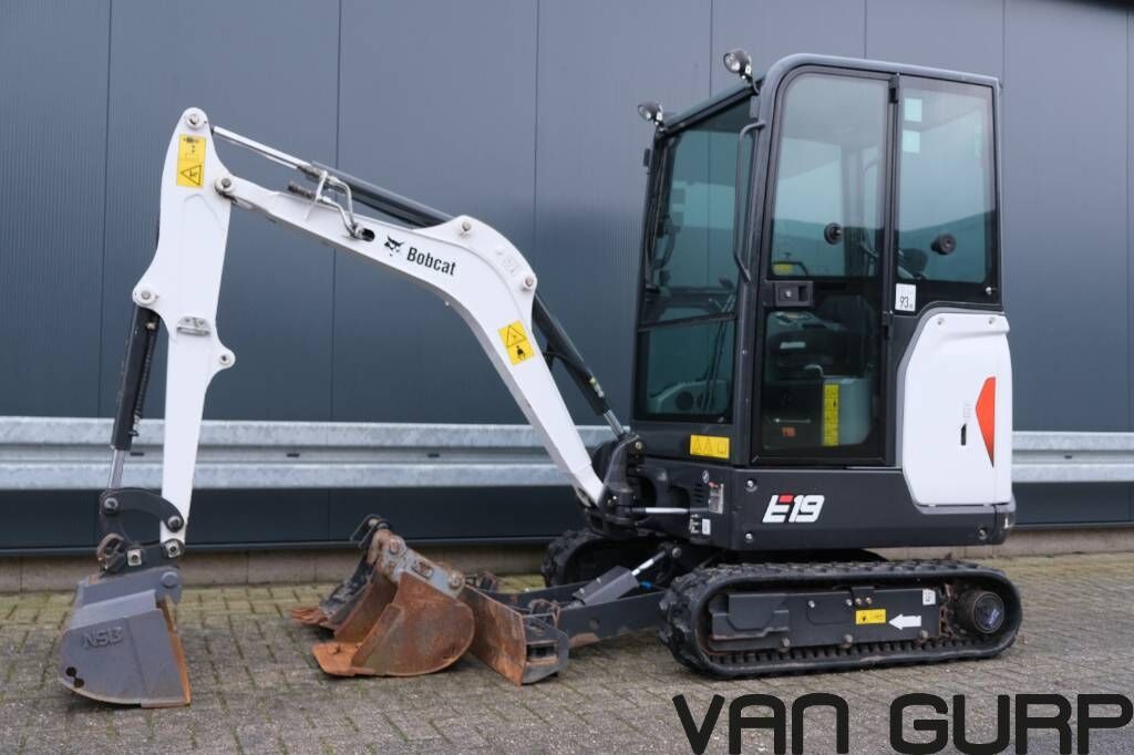 Bobcat E19 | 2023 | 377h | 3 buckets 1