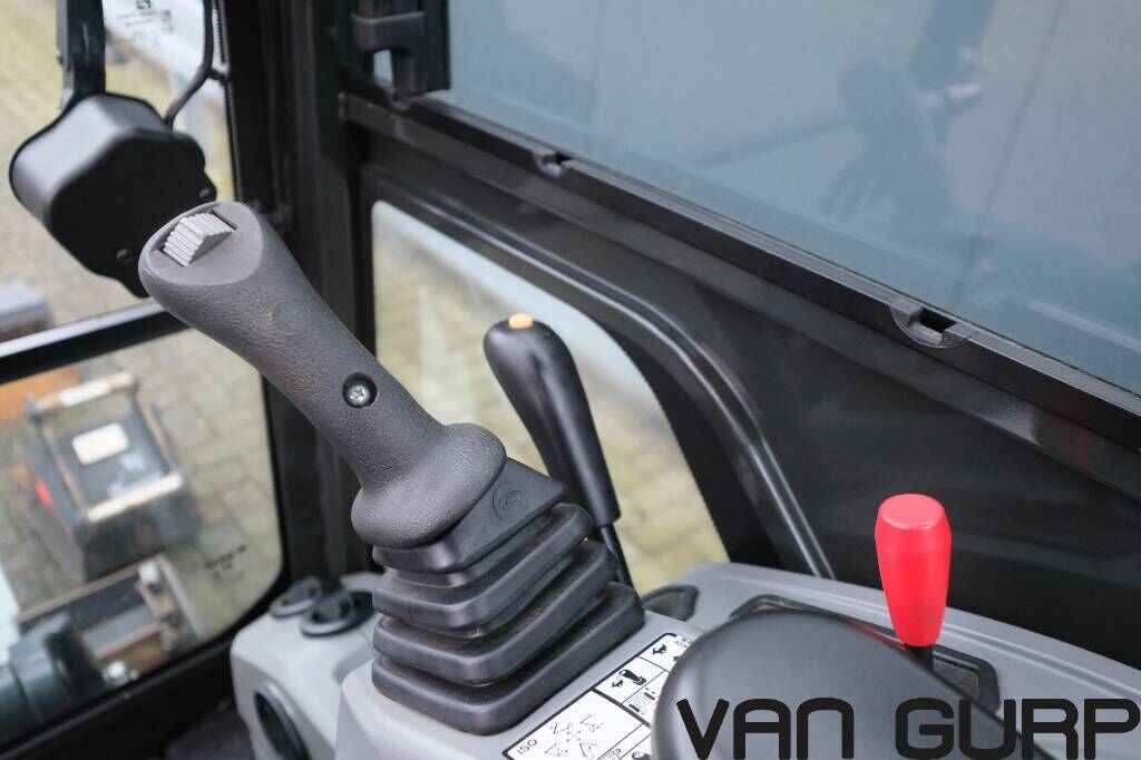 Bobcat E19 | 2023 | 377h | 3 buckets 3