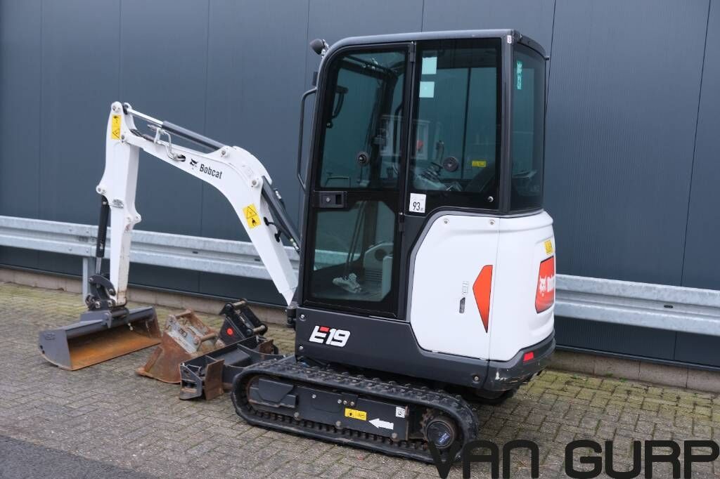 Bobcat E19 | 2023 | 377h | 3 buckets 2