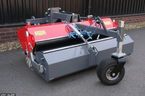 Eurotrac Veegmachine met hydraulische opvangbak 150cm