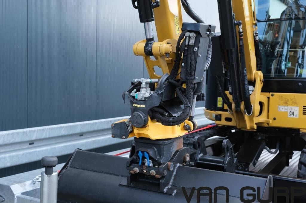 CAT 302.7 CR  | Engcon |  3500kg machinetransporter 2