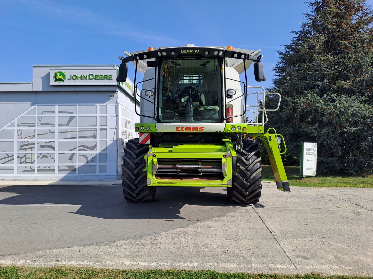 Claas Lexion 660 Stage IV Schneidwerkswagen Landwirt Claas Lexion 660 Stage IV Schneidwerkswagen Landwirt