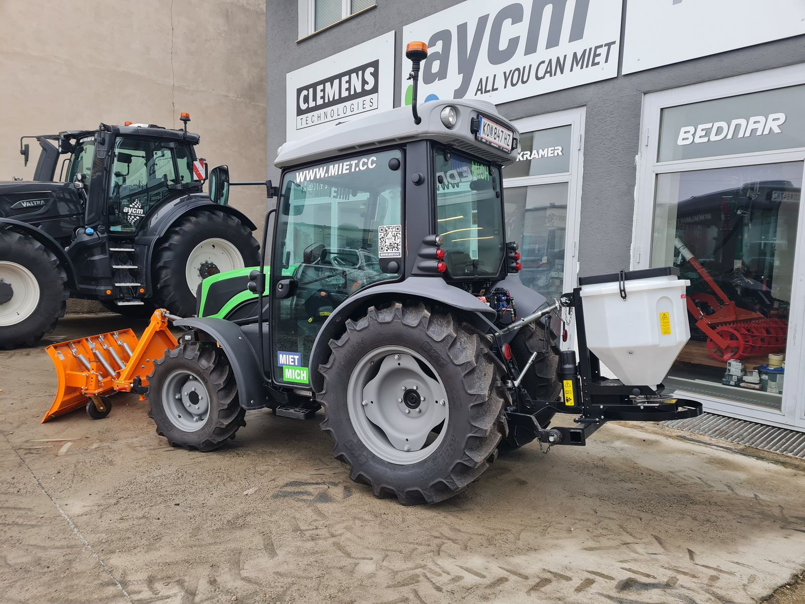 Winterdienst Traktor Mieten / Winterdienstfahrze 2
