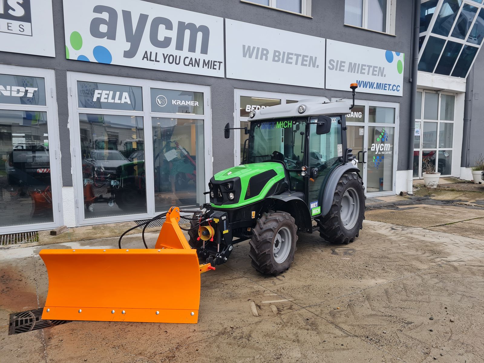 Winterdienst Traktor Mieten / Winterdienstfahrze 3