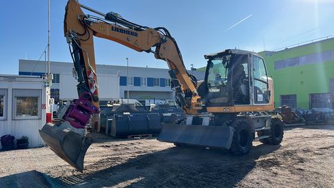 Liebherr A 912 Compact