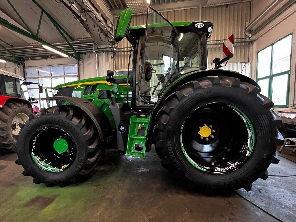 John Deere 6R 165 2