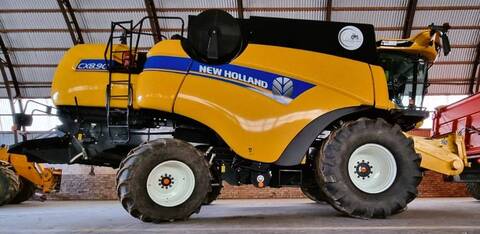 <strong>New Holland CX 8.90</strong><br />