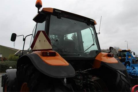 New Holland 8260DT