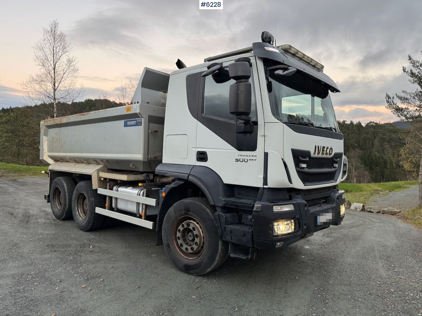Iveco AT 260T Trakker 500 1