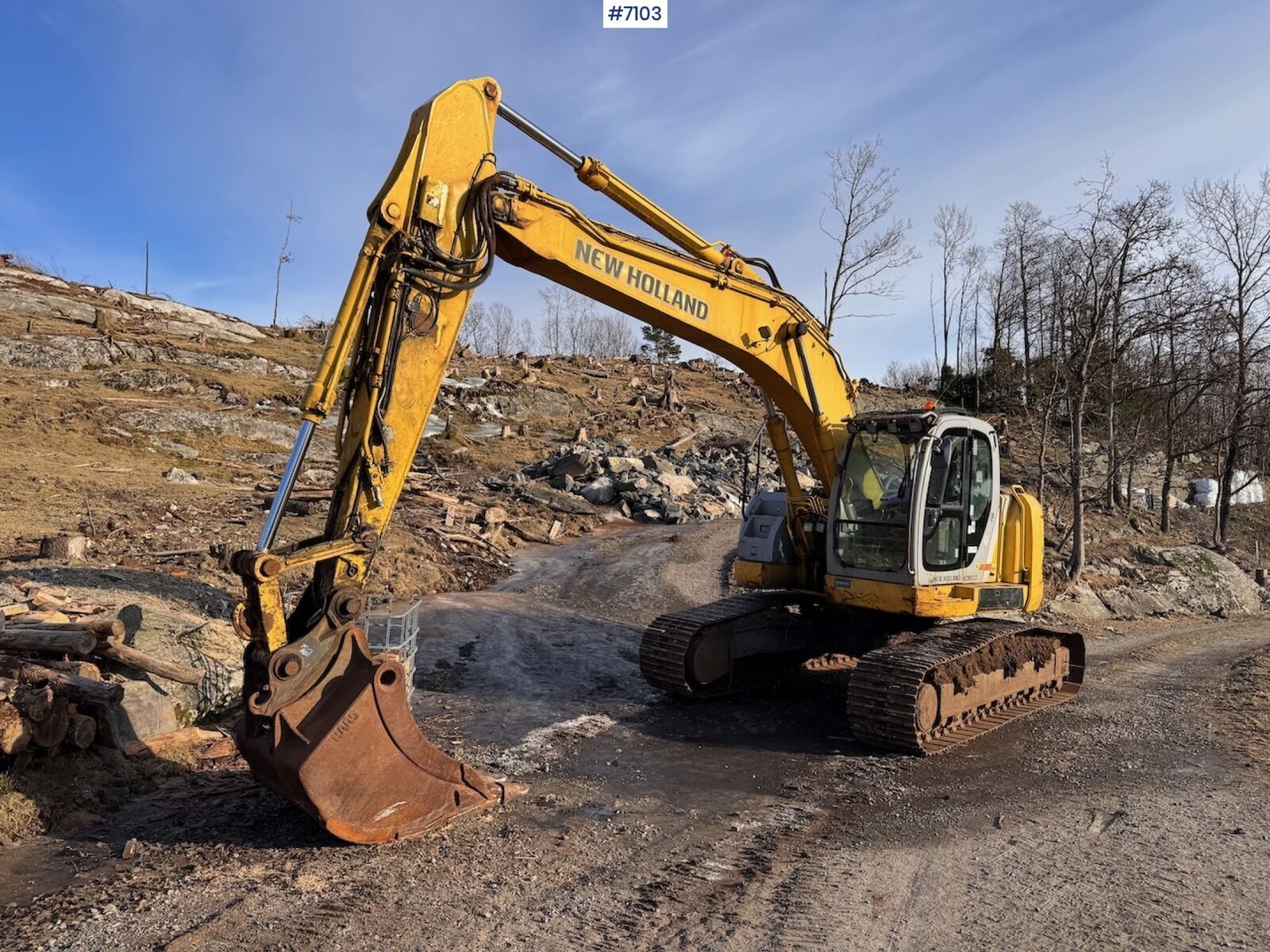 New Holland E235SR-1ES 2