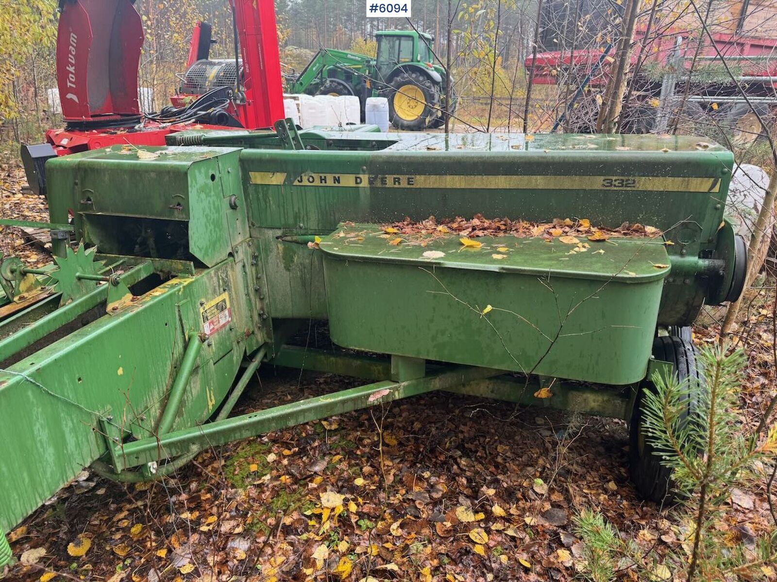 John Deere 332 2