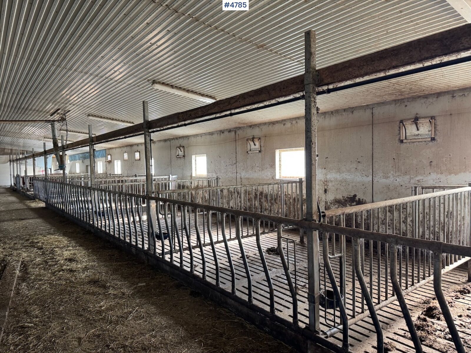 Fjøsinnredning selges samlet eller hver for seg 2