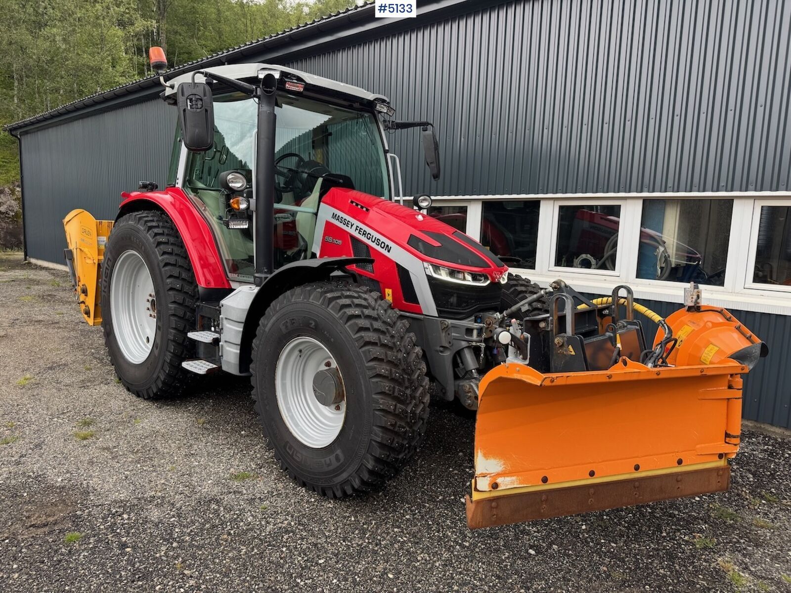 Massey Ferguson 5S 2