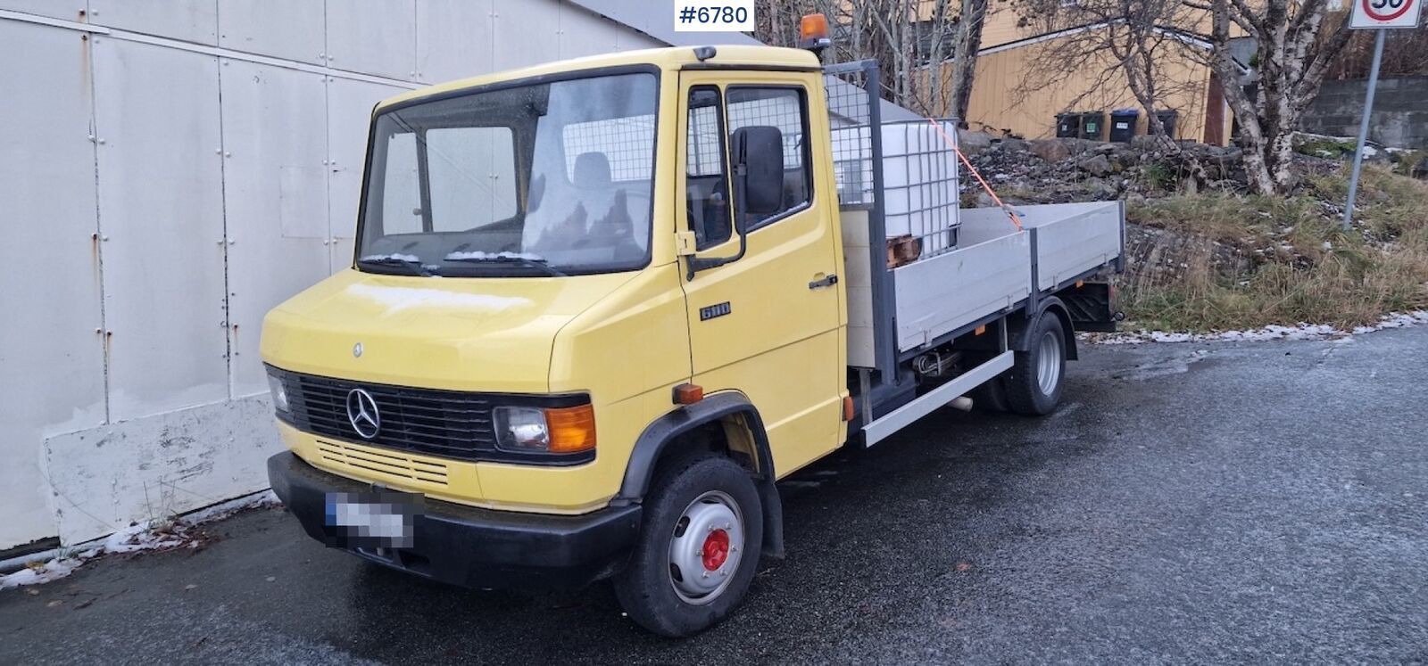 Mercedes Vario 611D 2