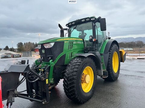 John Deere 6215R