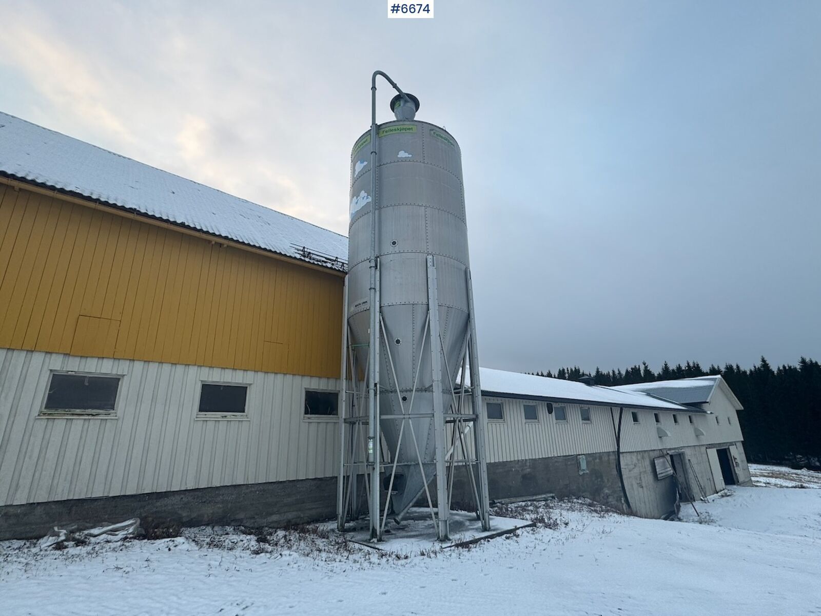 Utendørssilo m/ nivåvakt og intrekksskrue 1