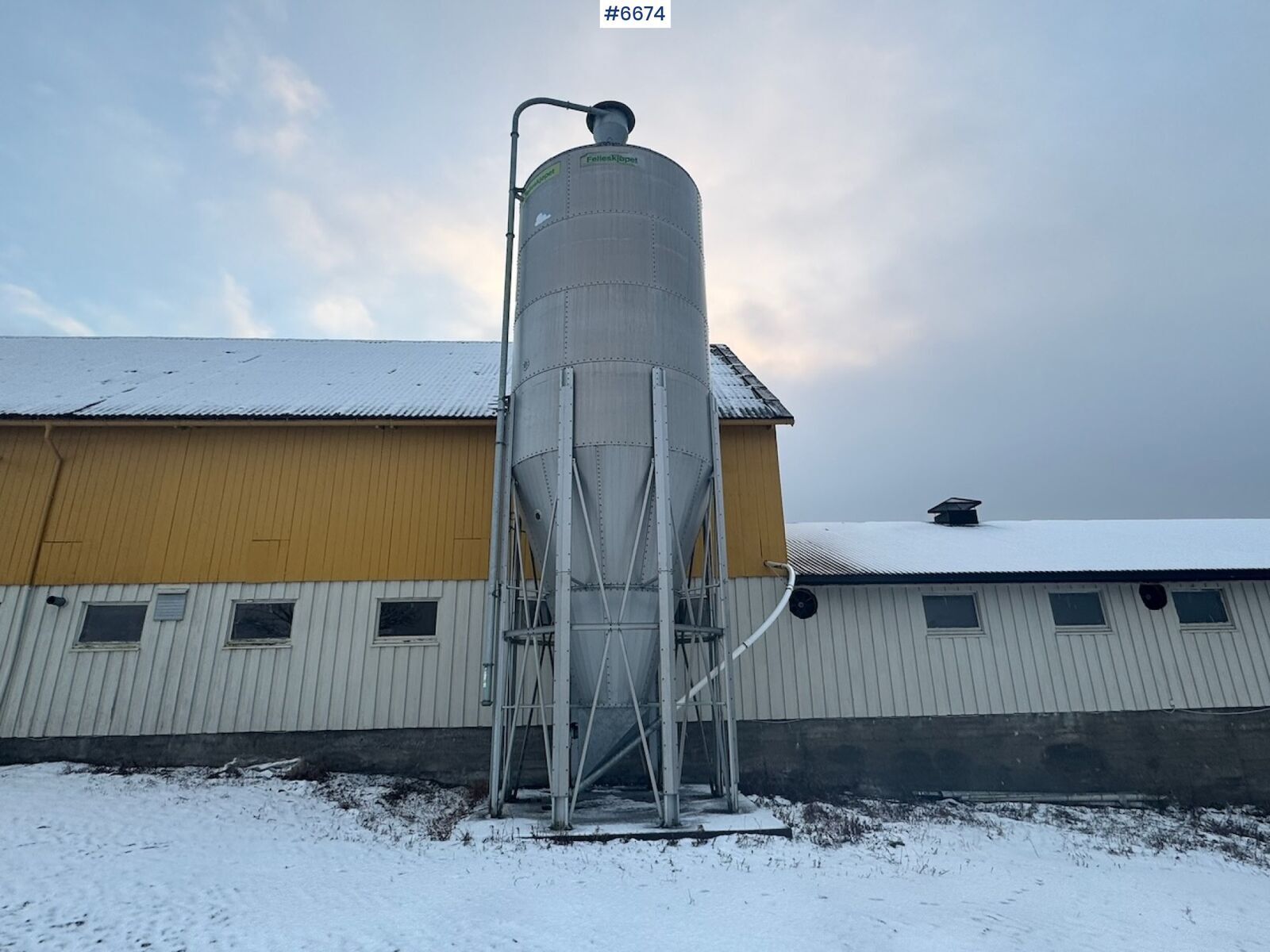 Utendørssilo m/ nivåvakt og intrekksskrue 2