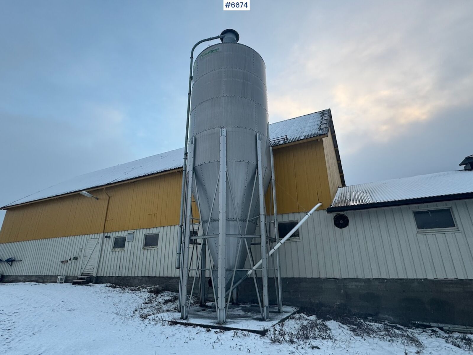 Utendørssilo m/ nivåvakt og intrekksskrue 3